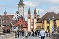 In Würzburg wird langsamer geimpft: Hier warten noch knapp 11 000 Menschen aus der Priorisierungsgruppe 2 auf ihre Impfung.&nbsp;