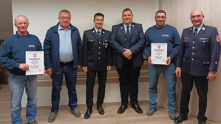Auf dem Bild die geehrten Kameraden von links Alexander Knaub, Bürgermeister Fridolin Link, 1. Kommandant Michael Link, 2. Kommandant Manfred Weiß, Ralf Fischer, KBM Manfred Wawretschka.