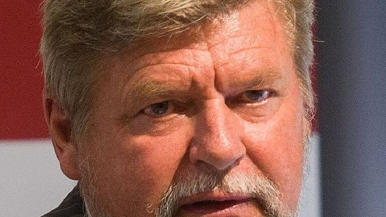 Politologe Klaus Schroeder       -  Der Historiker Klaus Schroeder setzt sich mit der deutschen Teilungsgeschichte und dem Wiedervereinigungsprozess auseinander.