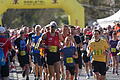 So lief der Saaletal-Marathon des SV Ramsthal       -  Schon beim Halbmarathon-Start vorneweg liefen Sarah Lena Hofmann (386) und der Fuchsstädter Simon Bolz (201), die später die Wertung der Frauen und Männer für sich entschieden.