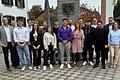 Die erfolgreichen Absolventinnen und Absolventen einer Ausbildung und Weiterbildung im Herbst 2024 mit Geschäftsleitung und Betriebsrat.