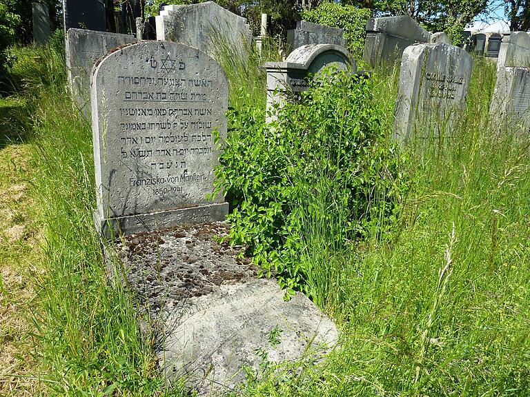 Grab von Franziska und Ernst von Manstein auf dem jüdischen Friedhof in der Werner-von-Siemens-Straße.&nbsp;