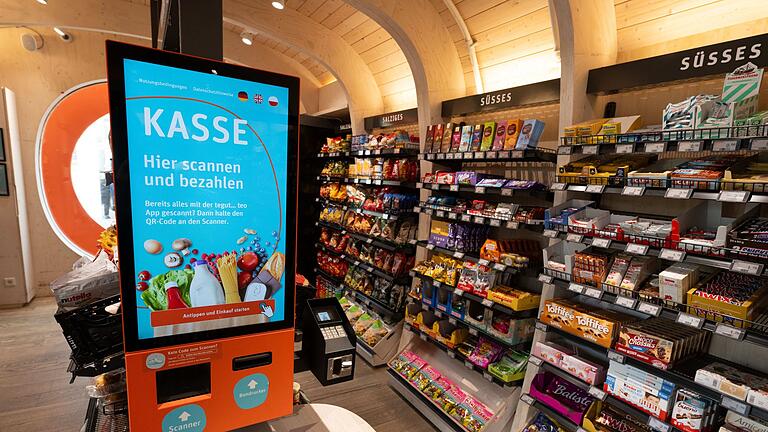 „teo“ Minimarkt kommt ohne Personal aus - In vielen autonomen Geschäften wird per SB-Kasse bezahlt. „teo“ Minimarkt kommt ohne Personal aus - In vielen autonomen Geschäften wird per SB-Kasse bezahlt.