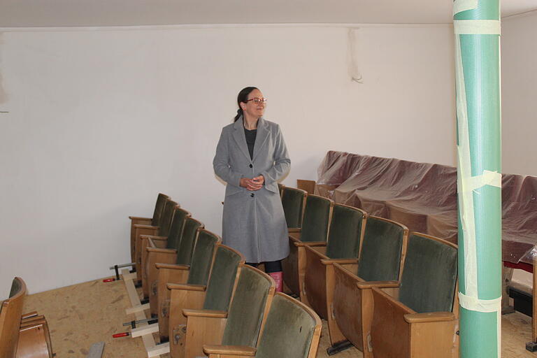 Silvia Kirchhof in der aktuellen Baustelle des Theaterhauses. Silvia Kirchhof in der aktuellen Baustelle des Theaterhauses.
