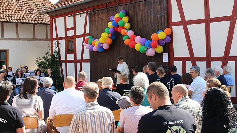 Im Pfarrhof wurden bei bestem Wetter ein Dankgottesdienst gehalten von Alexandra Stumpf gefeiert.