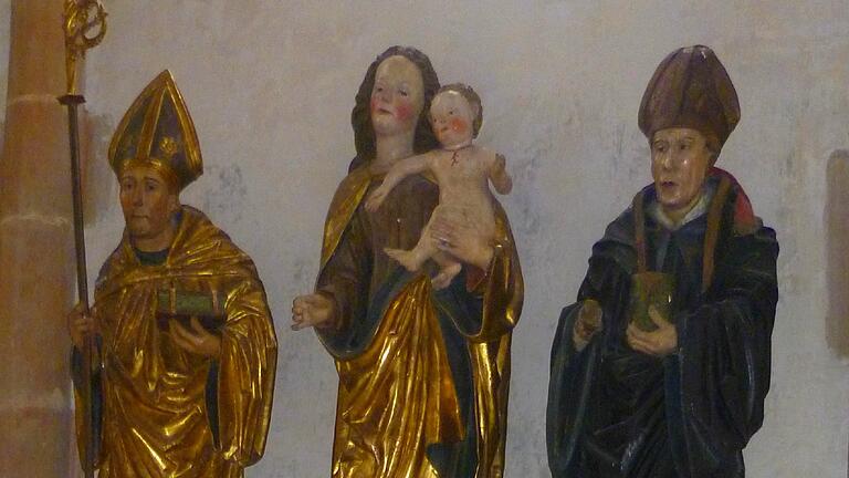 Die Figurengruppe mit dem heiligen Benedikt, der Gottesmutter mit dem Jesuskirnd und einer weiteren Heiligenfigur gehört zu Kunstwerken, die die Jahrhunderte überdauert haben. Die Figurengruppe mit dem heiligen Benedikt, der Gottesmutter mit dem Jesuskirnd und einer weiteren Heiligenfigur gehört zu Kunstwerken, die die Jahrhunderte überdauert haben.