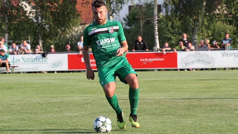 Dominik Schmitt (hier noch im Trikot des Bayernligisten TSV Abtswind) steigt beim FC Gerolzhofen vom Co- zum Cheftrainer auf. Sein neuer Assistent ist mit Stefan Nöthling ein alter Bekannter aus gemeinsamen Zeiten beim 1. FC Sand.