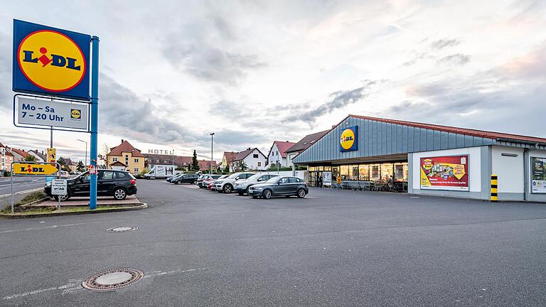 Kann der bestehende Lidl-Markt in Bergrheinfeld vergrößert werden? Der Besitzer der Immobilie erklärt, das sei möglich. Kann der bestehende Lidl-Markt in Bergrheinfeld vergrößert werden? Der Besitzer der Immobilie erklärt, das sei möglich.