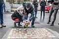 Ein Mosaik aus 40 Stolpersteinen an der Ecke Dürerstraße/Konradstraße erinnert ab sofort an Bewohner und Personal jüdischer Altersheime und des jüdischen Krankenhauses.&nbsp;