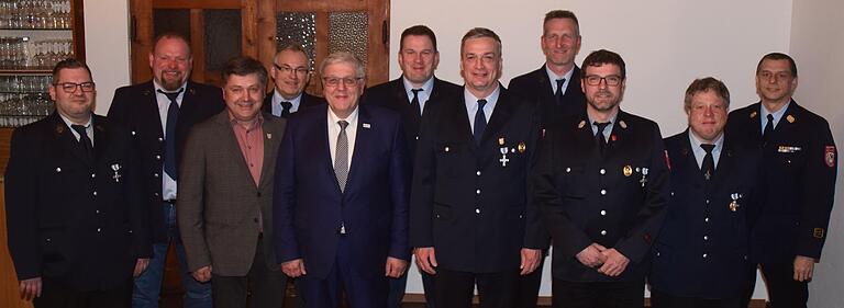 Für 25 Jahre aktiven Dienst in der Feuerwehr gab es das Feuerwehrehrenkreuz in Silber.