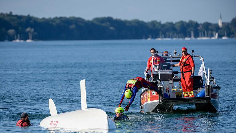 Wasserretter der Deutschen Lebens-Rettungs-Gesellschaft (DLRG)       -  Nicht nur Schwimmer geraten in Gefahr, wie die Deutsche Lebens-Rettungs-Gesellschaft (DLRG) erläuterte. (Archivfoto)