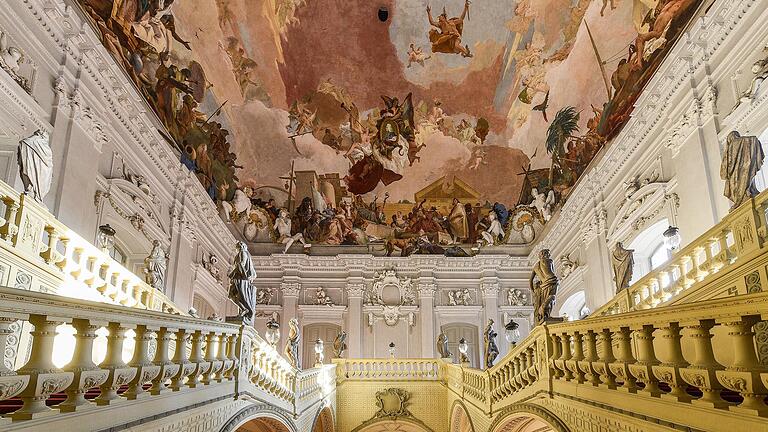 Das Treppenhaus der Würzburger&nbsp;Residenz mit dem Deckenfresko von Giovanni Battista Tiepolo.