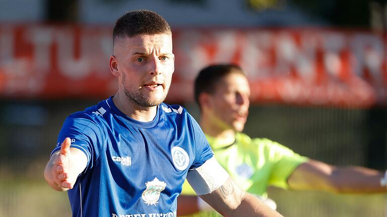 Dennie Michel absolvierte mit dem TSV Kleinrinderfeld ein Testspiel gegen den Würzburger FV. Für den 32-Jährigen war dies zugleich das Abschiedsspiel. Acht Jahre lang spielte Michel für den WFV. Das Foto zeigt ihn im September 2023 im Bayernliga-Heimspiel gegen den SSV Jahn Regensburg II.