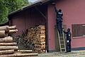 Am Mittwochvormittag durchsuchten Einsatzkräfte der Polizei Unterfranken das Clubhaus der Rockergruppe 'Outlaws' in Roden (Lkr. Main-Spessart) und deaktivierten die Überwachungskameras. Sie fanden unter anderem eine Schreckschusswaffe.