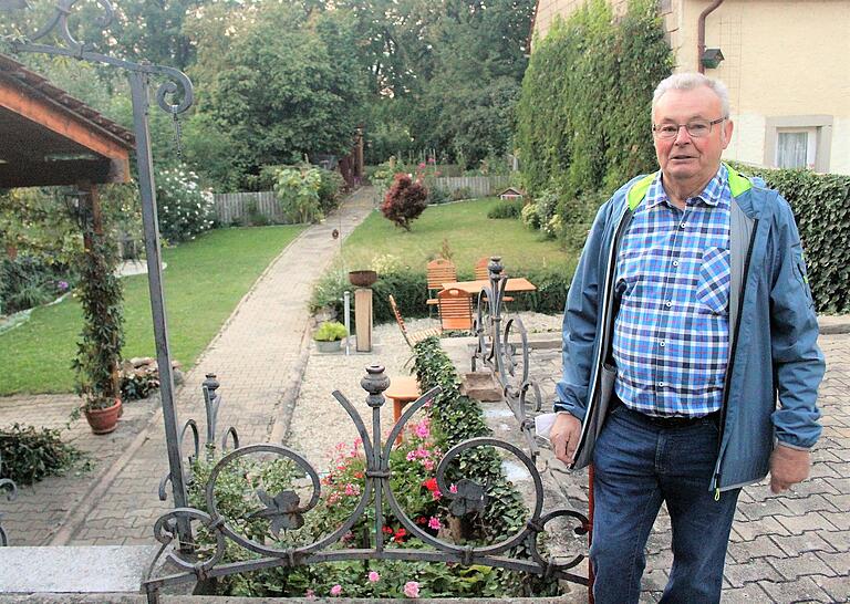 Der Garten von Walter Hobner ist bereitet für die Gäste der Theateraufführungen. Der Garten von Walter Hobner ist bereitet für die Gäste der Theateraufführungen. 