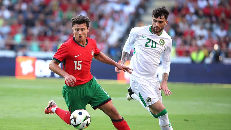 João Neves       -  Der Portugiese Joao Neves hat einen Fünfjahresvertrag bei Paris Saint-Germain unterschrieben.