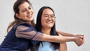 Das „Duo Mirage“ mit Evgeniya Povolotskaya und Sonja Wang spielt im Kuppelsaal des Dorint Resort & Spa.       -  Das „Duo Mirage“ mit Evgeniya Povolotskaya und Sonja Wang spielt im Kuppelsaal des Dorint Resort & Spa.