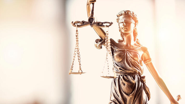 Zwei Männer müssen sich vor dem Amtsgericht Gemünden wegen des Verdachts auf Untreue verantworten. Zwei Männer müssen sich vor dem Amtsgericht Gemünden wegen des Verdachts auf Untreue verantworten.