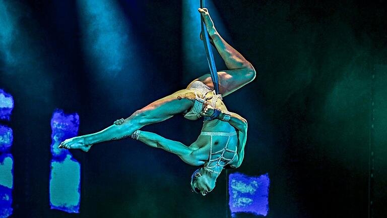 Gewagte Akrobatik gehört zur Show von 'Varieté for Charity' am Samstag in der Wiesentheider Steigerwaldhalle. Gewagte Akrobatik gehört zur Show von 'Varieté for Charity' am Samstag in der Wiesentheider Steigerwaldhalle.