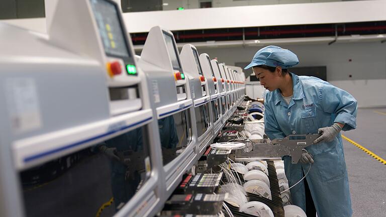 Zukunftsfabriken in China       -  Nach Monaten trüber Stimmung in Chinas produzierendem Gewerbe bessern sich die Aussichten. (Archivbild)