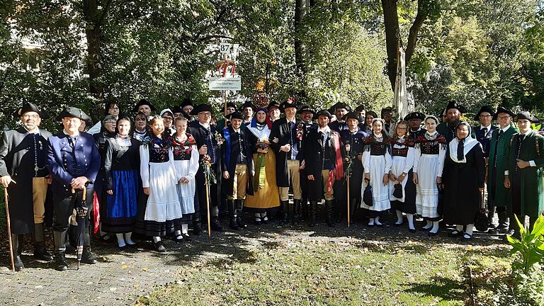 Nach 2013 und 2016 war der Festzug des Cannstatter Volkfests erneut das Ziel der Grafschaftstrachtengruppe aus dem Marktheidenfelder Stadtteil Glasofen. Nach 2013 und 2016 war der Festzug des Cannstatter Volkfests erneut das Ziel der Grafschaftstrachtengruppe aus dem Marktheidenfelder Stadtteil Glasofen.