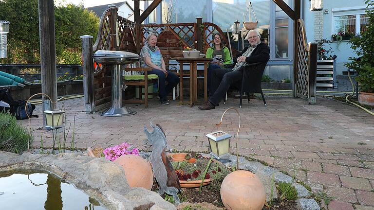 Der Lieblingsplatz für den Feierabend: Die schattige Sitzecke unter der Pergola im liebevoll gestalteten Freiluftbereich der Gärtnerei. Der Lieblingsplatz für den Feierabend: Die schattige Sitzecke unter der Pergola im liebevoll gestalteten Freiluftbereich der Gärtnerei.