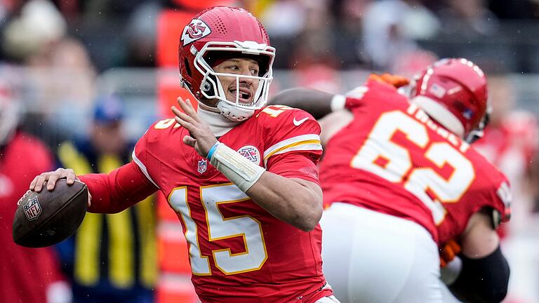 Cleveland Browns - Kansas City Chiefs       -  Mahomes und die Chiefs haben nun 13 Saisonsiege, der Quarterback humpelte am Ende aber.