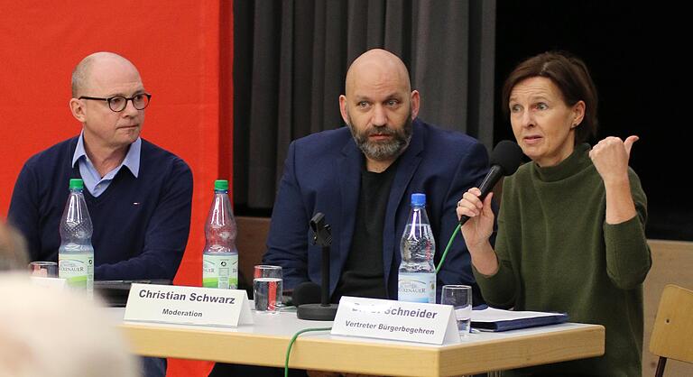 Podiumsdiskussion zum Bürgerentscheid am 20. Januar: (v.l.) Linken-Fraktionschef Frank Firsching befürwortet einen Bürgerpark mit Landesgartenschau, Moderator Christian Schwarz sowie Ulrike Schneider, die einen Stadtwald fordert. Podiumsdiskussion zum Bürgerentscheid am 20. Januar: (v.l.) Linken-Fraktionschef Frank Firsching befürwortet einen Bürgerpark mit Landesgartenschau, Moderator Christian Schwarz sowie Ulrike Schneider, die einen Stadtwald fordert.