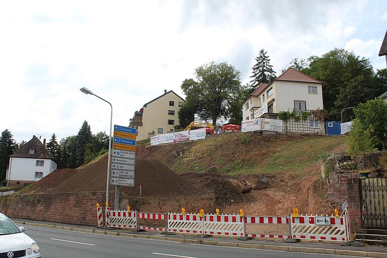 An der Rechtenbacher Straße in Lohr bauen Uwe und Dennis Schmidt für sieben Millionen Euro zwei Wohnblöcke mit insgesamt 42 Wohnungen.