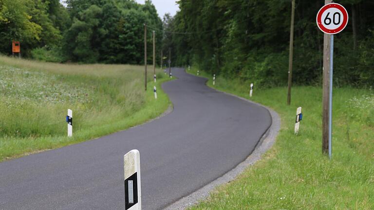 Für die Ortsverbindungsstraße „Rüder“ (Wirmsthaler Berg zur Kreis-Abfalldeponie) hat der Gemeinderat Euerdorf eine Bankettsanierung für rund 200.000 Euro beschlossen.       -  Für die Ortsverbindungsstraße „Rüder“ (Wirmsthaler Berg zur Kreis-Abfalldeponie) hat der Gemeinderat Euerdorf eine Bankettsanierung für rund 200.000 Euro beschlossen.