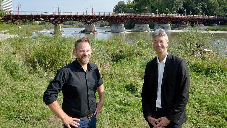 Besuch in München: FW-Direktkandidat Frank Helmerich (links) traf sich mit dem bayerischen Kultusminister Michael Piazolo.&nbsp;