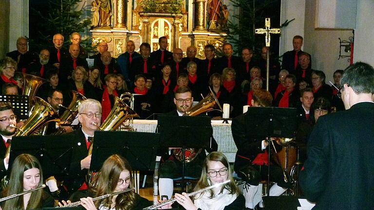 Mit großem Probenaufwand war das Konzert verbunden, dass die Riedenberger in der St.-Martin-Kirche gaben.Evelyn Schneider       -  Mit großem Probenaufwand war das Konzert verbunden, dass die Riedenberger in der St.-Martin-Kirche gaben.Evelyn Schneider