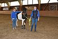 Sie haben zu Beginn ihrer Amtszeit gleich eine große Herausforderung zu meistern: Anna Racke (links), die Vorsitzende des Reitclubs Rhön aus Lebenhan, und Regina Kesselring (rechts), die Schriftführerin.