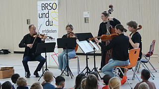 Ein Streichquintett des Symphonieorchesters des Bayerischen Rundfunks war zu Gast in der St.-Hedwig-Grundschule.