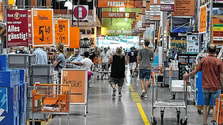 Sind unter der Woche auch viele professionelle Handwerker im Baumarkt unterwegs, so gehört das Wochenende ganz den Heimwerkern. Für die Branche ist der Samstag daher ein besonderer Tag. Sind unter der Woche auch viele professionelle Handwerker im Baumarkt unterwegs, so gehört das Wochenende ganz den Heimwerkern. Für die Branche ist der Samstag daher ein besonderer Tag.