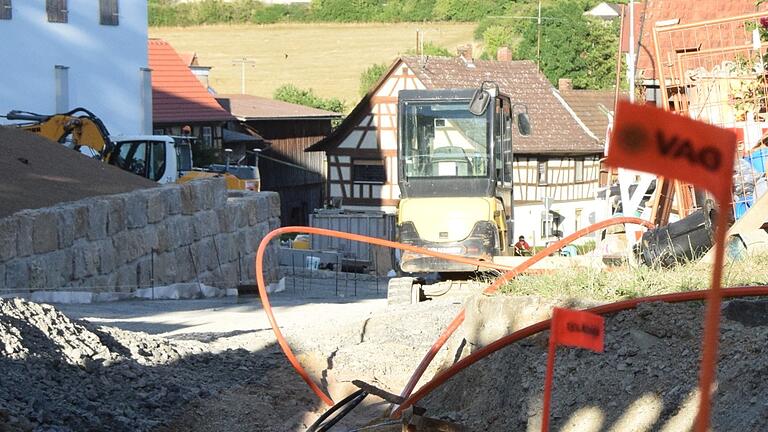 Das Areal an der Einfahrt zum Dorfgrabenweg in Hendungen ist neu gestaltet worden.