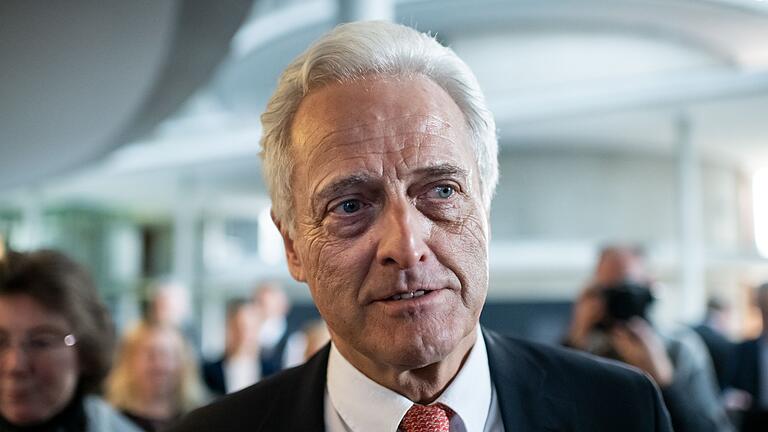 Peter Ramsauer.jpeg       -  Peter Ramsauer löste mit Äußerungen gegenüber Migrantinnen und Migranten Empörung aus.