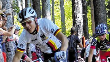Robin Hofmann bei einem Rennen im deutschen Nationaltrikot.