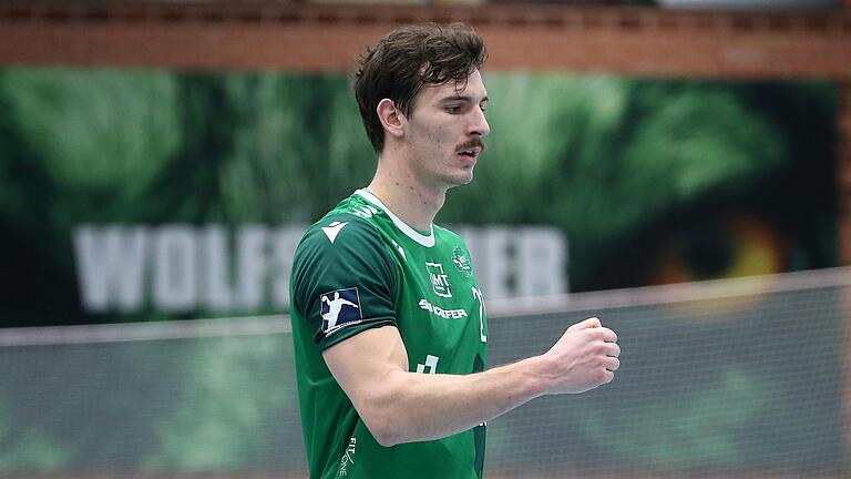 Wolfsrevier war gestern: Philipp Meyer verlässt den Handball-Zweitligisten DJK Rimpar Wölfe überraschend und wechselt zum ThSV Eisenach. Wolfsrevier war gestern: Philipp Meyer verlässt den Handball-Zweitligisten DJK Rimpar Wölfe überraschend und wechselt zum ThSV Eisenach. 