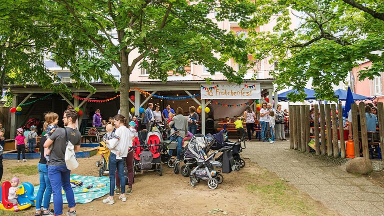 Knapp 100 Eltern von Frühchen waren beim 'Frühchenfest' in Würzburg. Knapp 100 Eltern von Frühchen waren beim 'Frühchenfest' in Würzburg.