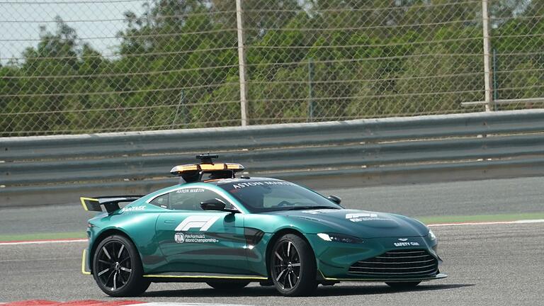 Safety Car - Das Safety Car crasht in Monza in die Leitplanken. Safety Car - Das Safety Car crasht in Monza in die Leitplanken.