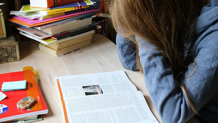 Wenn Angst dafür sorgt, dass Kinder nicht mehr zur Schule gehen, dann greift die 'Klasse Zukunft' ein. Ein Hilfsprojekt im Landkreis Schweinfurt gegen Schulabsentismus, das kaum einer kennt (Symbolbild).