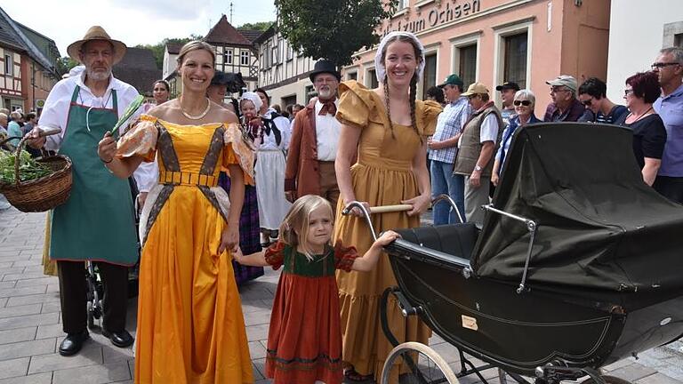 Das Röttinger Gauvolksfest mit seinem Festzug gehört zu den festlichen Höhepunkten im Ochsenfurter Gau. Doch die Kündigung des Festwirts bringt die Stadt jetzt in die Bredouille. Das Röttinger Gauvolksfest mit seinem Festzug gehört zu den festlichen Höhepunkten im Ochsenfurter Gau. Doch die Kündigung des Festwirts bringt die Stadt jetzt in die Bredouille.