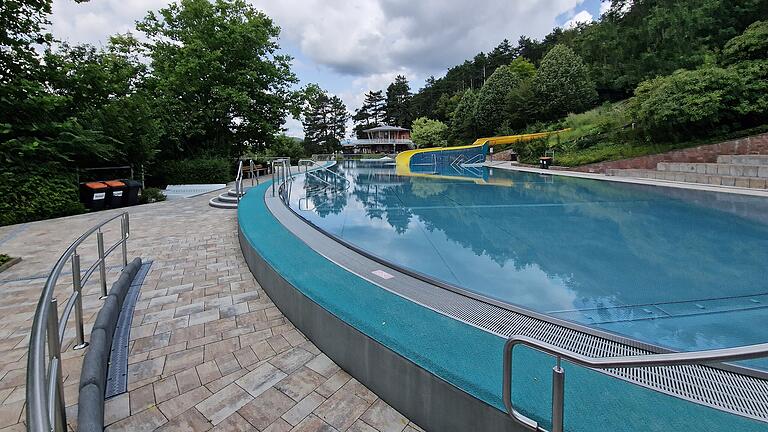 Auf einer Länge von 40 Metern können im Nichtschwimmerbecken Bahnen geschwommen werden.       -  Auf einer Länge von 40 Metern können im Nichtschwimmerbecken Bahnen geschwommen werden.