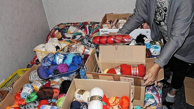 Die Spende aus Wollbeständen, besonders die aus Bad Soden-Salmünster, füllt ein Zimmer in Steffi Bauers Wohnung. Die Spende aus Wollbeständen, besonders die aus Bad Soden-Salmünster, füllt ein Zimmer in Steffi Bauers Wohnung.
