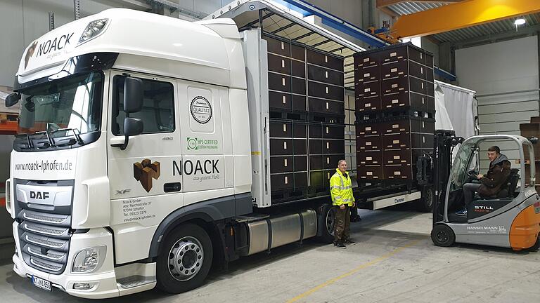 Spezielle Kisten für die Elektroautoproduktion von Audi hat der Fachverpacker Noack produziert. 288 der Kisten passen auf einen Lkw, insgesamt sind 9500 Stück sind nach Tunesien zu befördern.