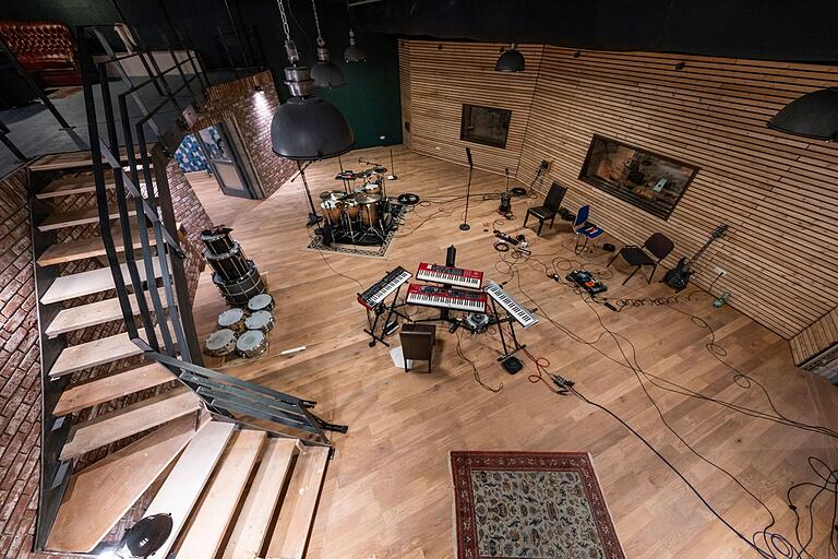 Das ist das Herzstück der neuen Audiolodge in Schwanfeld, dem rund 300 Quadratmeter großem Tonstudio. Das ist das Herzstück der neuen Audiolodge in Schwanfeld, dem rund 300 Quadratmeter großem Tonstudio.