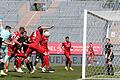 Alexander Winkler (vorne) köpft nach einem Kopfball den Ball zum 2:0 für die Würzburger Kickers ins Tor. Am Ende siegten die Rothosen gegen Hankofen-Hailing deutlich mit 5:1.