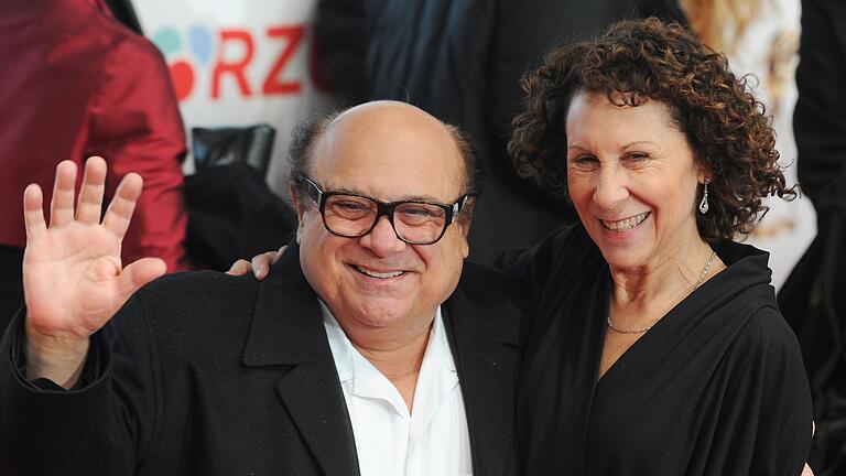 Danny DeVito (l) und Rhea Perlman       -  Nach langjähriger Ehe haben sich Danny DeVito und Rhea Perlman getrennt. (Archivbild)