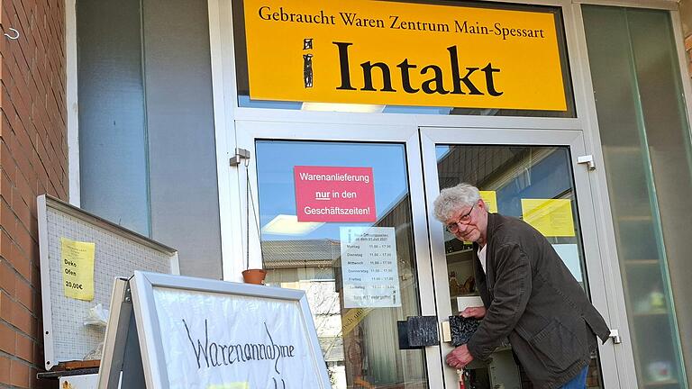 Michael Porzelt, Projektleiter für die Intakt-Sozialkaufhäuser in Main-Spessart, wird die Filiale in Marktheidenfeld zum 31. Juli zusperren müssen. Er hofft, dass noch neue Räume gefunden werden.